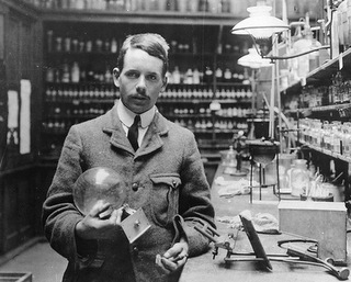 henry moseley atomic model